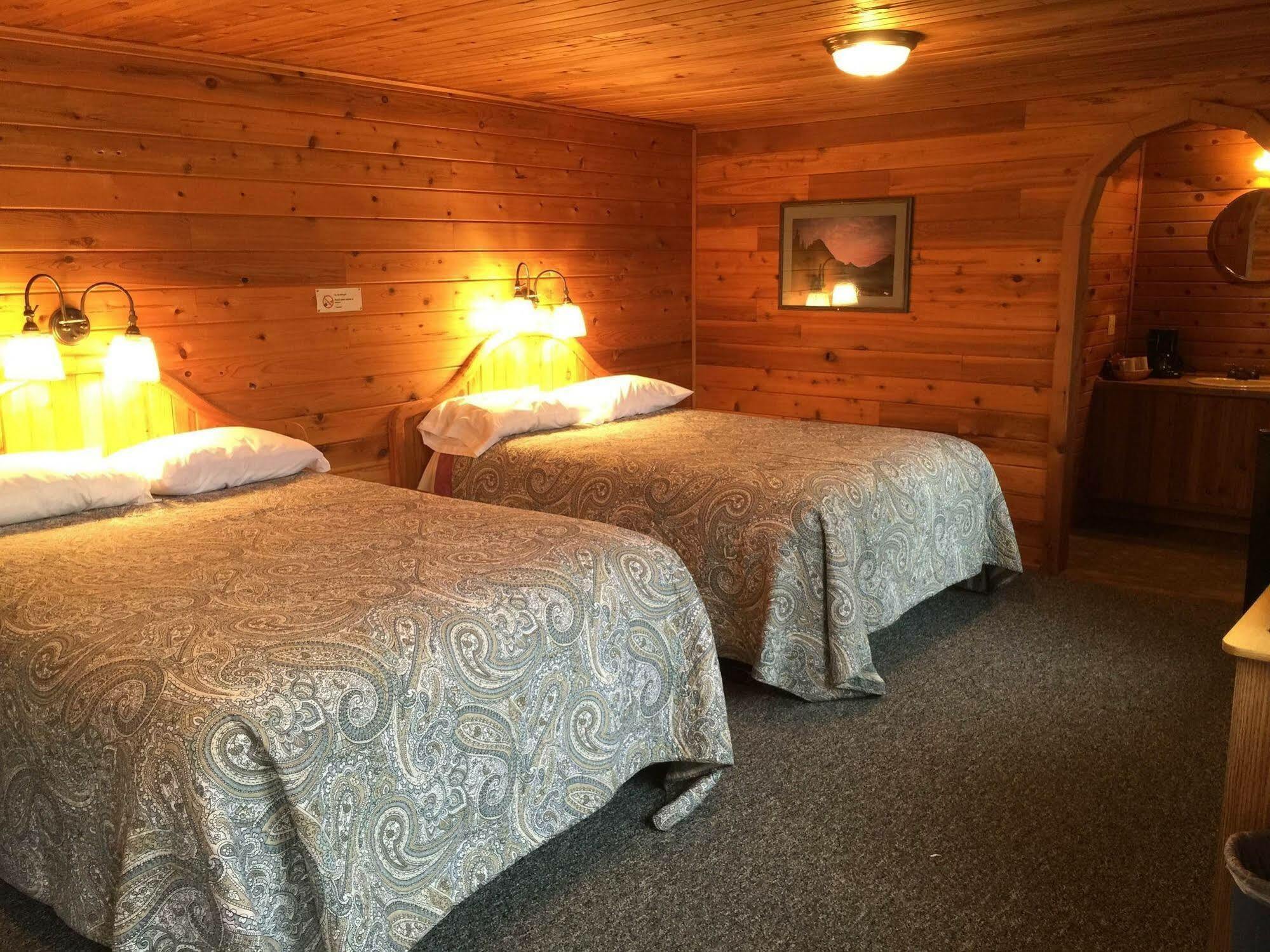 Whistling Swan Motel East Glacier Park Village Zewnętrze zdjęcie